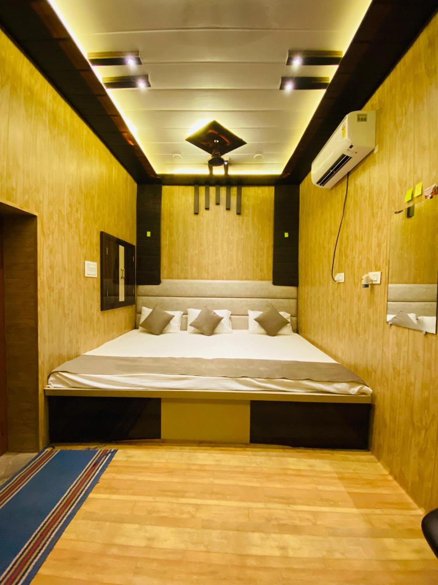Namo Guest House Only For Indians 바라나시 외부 사진